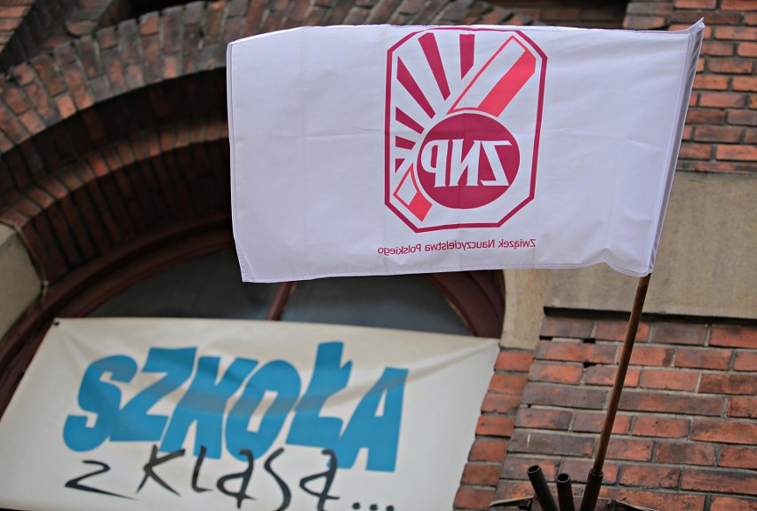 W Krakowie strajk nauczycieli już trwa [ZDJĘCIA]