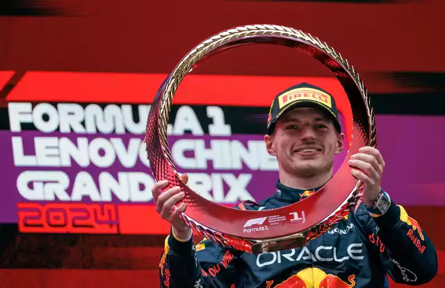 Oryginalne trofeum zdobyte przez Verstappena za zwycięstwo w niedawnym Grand Prix Chin