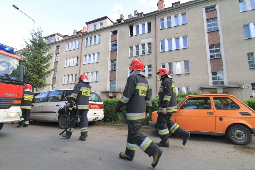 Wrocław: Pożar na Korzeniowskiego. Cztery osoby poszkodowane (ZDJĘCIA)