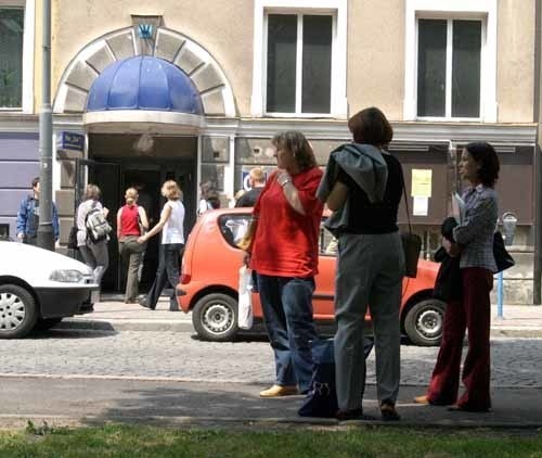 Budynek Wydziału Ekonomii przy Pl. Ofiar Getta. Niektórzy studenci UR zastanawiają się, czy dzięki egzaminowi kolegów z trzeciego roku uczelnia trafi do Księgi Rekordów Guinnessa?