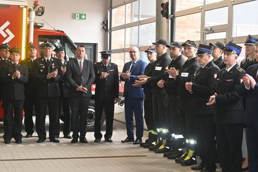 W Świeciu wręczono promesy na zakup nowych wozów strażackich dla jednostek OSP z woj. kujawsko - pomorskiego