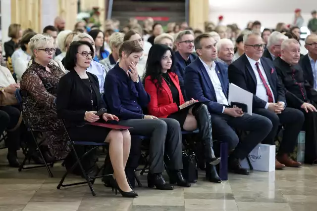 Zofia Baniewska, dyrektor SP 34, przemawiała podczas jubileuszu do uczniów i gości zaproszonych na jubileusz szkoły