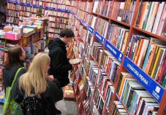 czytelnictwo klienci księgarniczytelnictwo - klienci w księgarni Matras