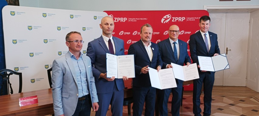 Od lewej: członek zarządu województwa śląskiego Grzegorz...