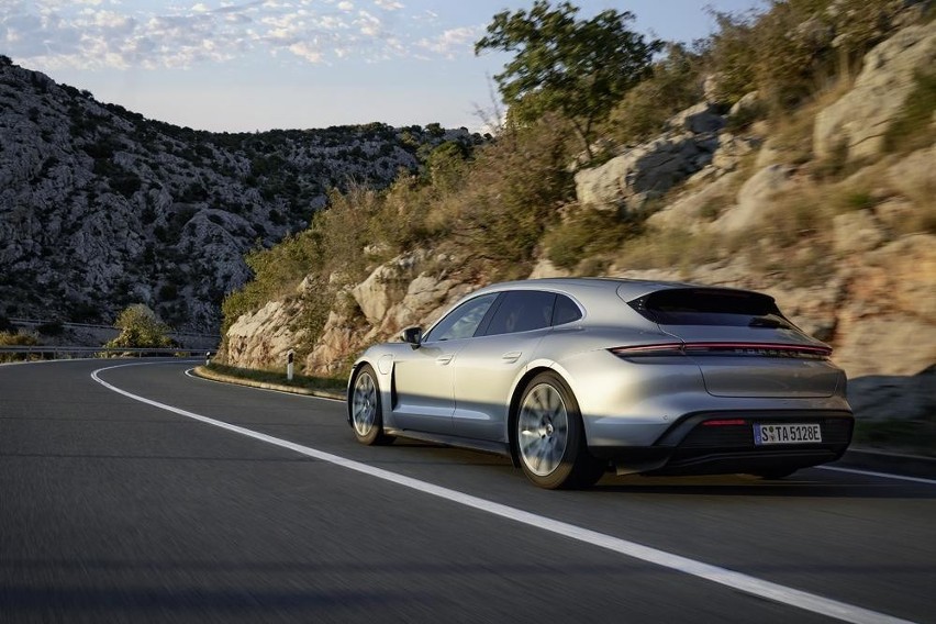 Porsche Taycan Sport Turismo...