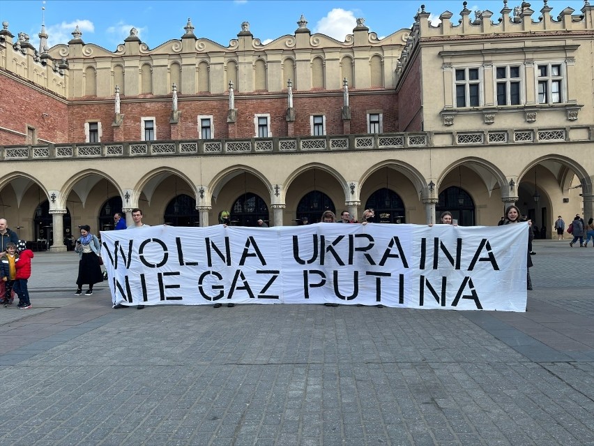 "Wolna Ukraina, nie gaz Putina", "Dłuższy stół - a nie...