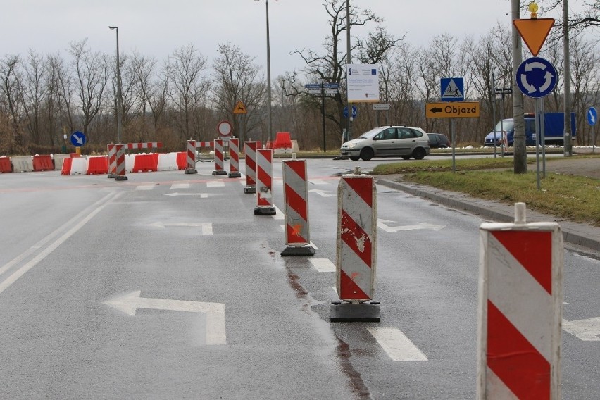 Trwa remont ulicy Turystycznej w Toruniu. Na odcinku od ul....