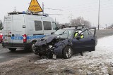 Wypadek na rondzie Sybiraków. Trzy osoby ranne [aktual., zdjęcia, FILM]