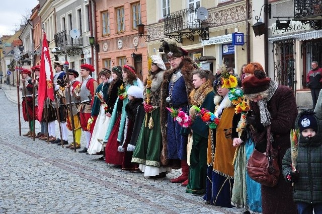 W uroczystości na Rynku uczestniczyli również sandomierscy rycerze.