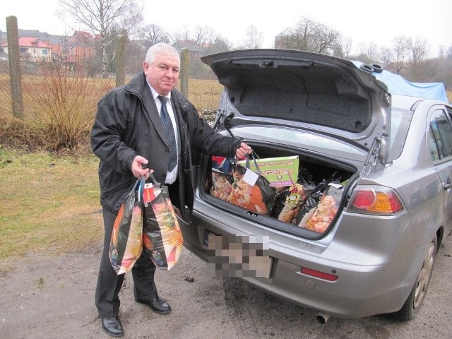 W rolę Mikołaja wcielił się Marcin Majcher, burmistrz Ożarowa. Panie burmistrzu, gdzie strój Mikołaja? :)