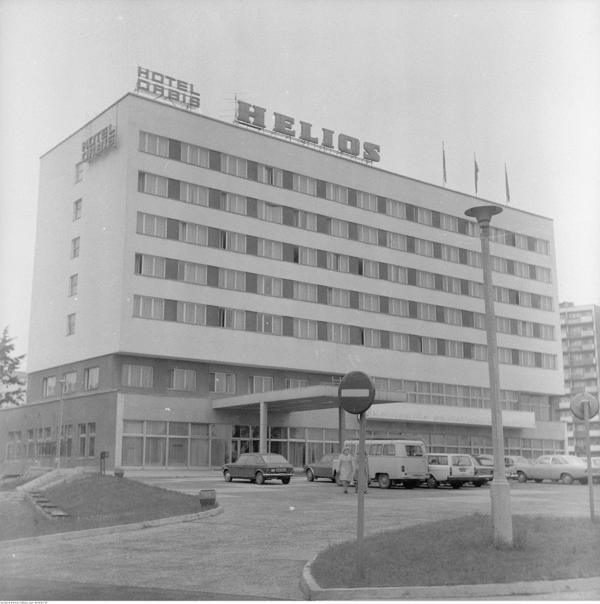 Hotel "Helios" przy ul. Kraszewskiego 1/3. Widoczne...