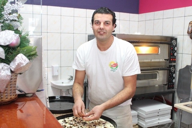 Smak włoskiej pizzy do ziemi polskiej przywiózł ze sobą Giovanni Mazzarino. Przepis trzyma w najskrytszej tajemnicy.