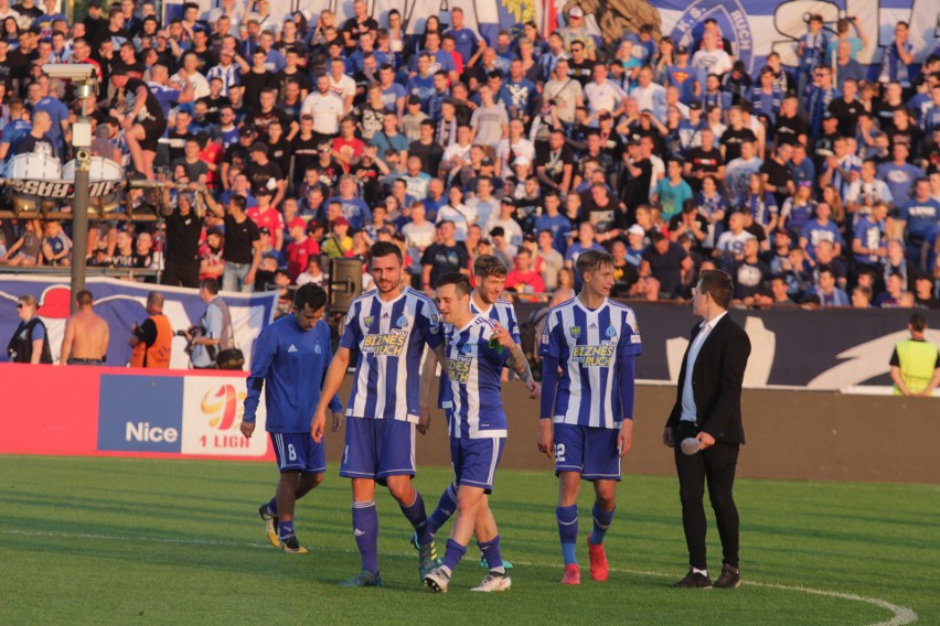 Ruch Chorzów - GKS Katowice 1:0. Tak cieszyli się kibice i piłkarze Niebieskich ZDJĘCIA