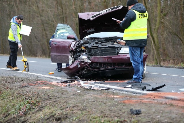 Kierowca samochodu osobowego marki audi a4 na stalowowolskich tablicach rejestracyjnych jechał w kierunku Sandomierza, zbliżał się do zabudowań Zbydniowa