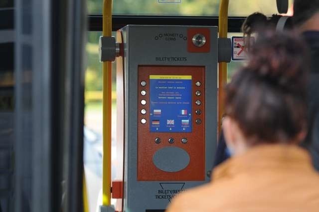 Wprowadzenie biletów czasowych mogłoby znacząco obniżyć koszty przejazdów komunikacją miejską