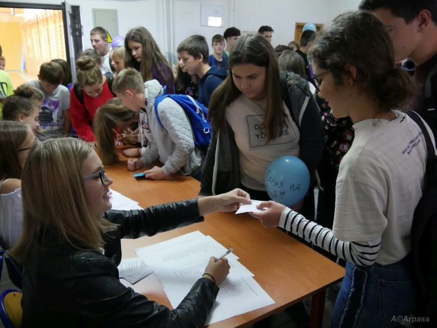 W szkole w Kozienicach wybory już się odbyły. Uczniowie wyłonili przewodniczącego samorządu szkolnego.