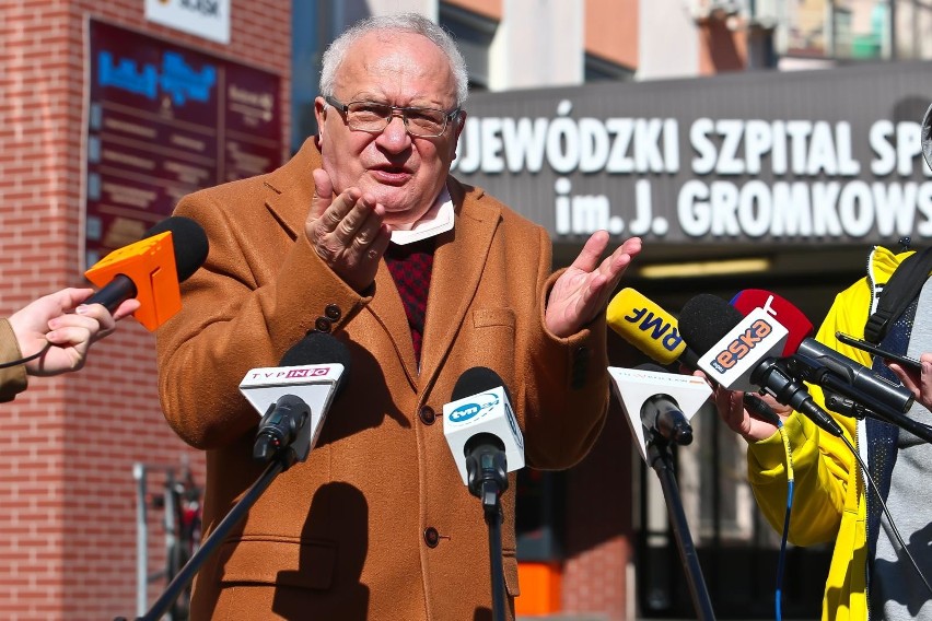 Profesor Krzysztof Simon, dolnośląski konsultant wojewódzki...