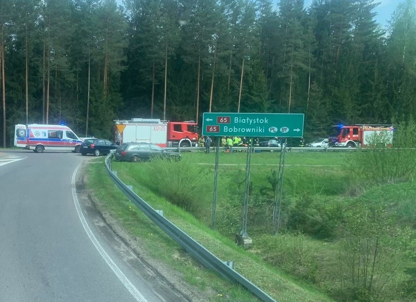 Zajma. Wypadek na DK 65 na trasie Białystok - Bobrowniki. Zderzenie seata z renault. Jedna osoba ranna [ZDJĘCIA]