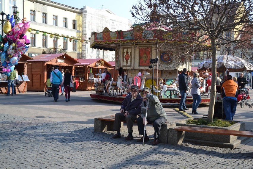 Jarmark wielkanocny w Rybniku rozpoczęty. Odbywa się na...