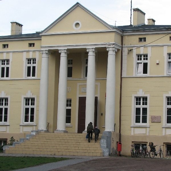 Szkoła w Tucznie mieści się w piękny, zabytkowym budynku