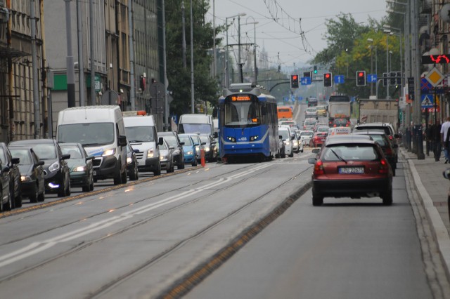 Na ul. Kalwaryjskiej internauci zgłosili ok. 3 tysiące nieprawidłowo zaparkowanych samochodów