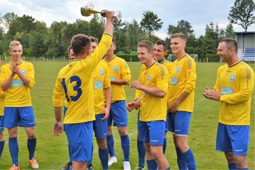 5 liga. Niwa Nowa Wieś ma już 70 lat. Okazja do odznaczeń i wspomnień [ZDJĘCIA]