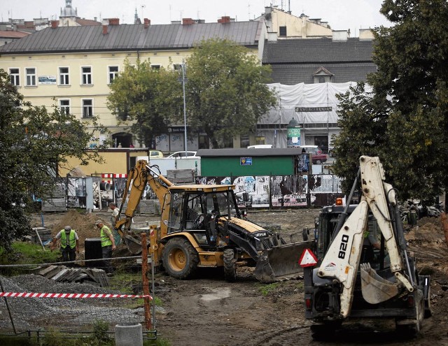 Długo wyczekiwany remont Rynku Podgórskiego wreszcie ruszył