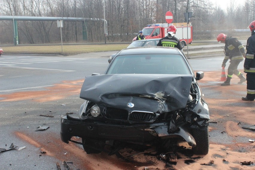 Wypadek na al. Włókniarzy. BMW zderzyło się z volkswagenem [ZDJĘCIA]