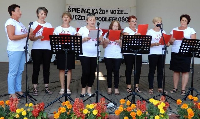 Śpiewały całe Bejsce - na patriotyczną nutę, dla uczczenia 100. rocznicy niepodległej Polski.