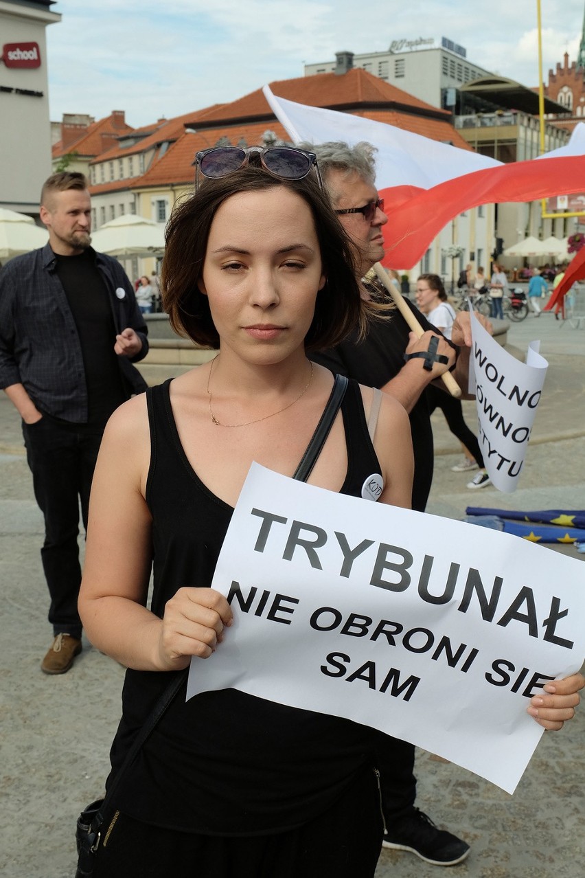 To protest przeciwko pozorom działań naszej władzy, które...