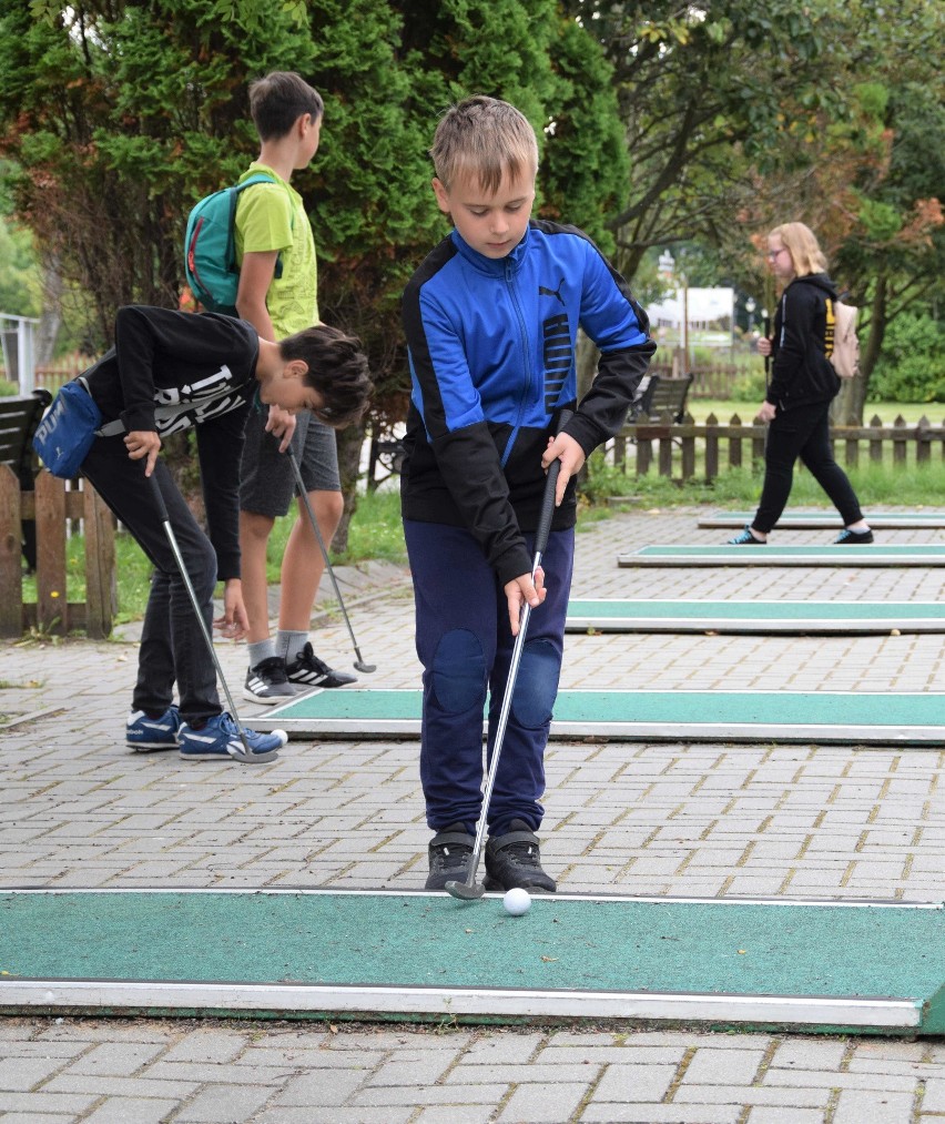 Pod tężniami w Inowrocławiu odbyły się zawody mini golfa