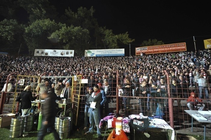 Kibice ŁKS oglądali derby na telebimie na swoim stadionie