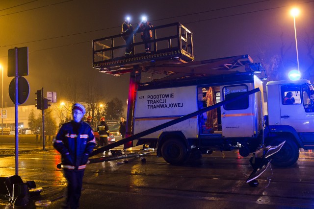 Uszkodzenie sieci trakcyjnej na ulicy Wielickiej