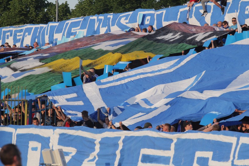 Ruch Chorzów - GKS Katowice 1:0. Tak cieszyli się kibice i piłkarze Niebieskich ZDJĘCIA