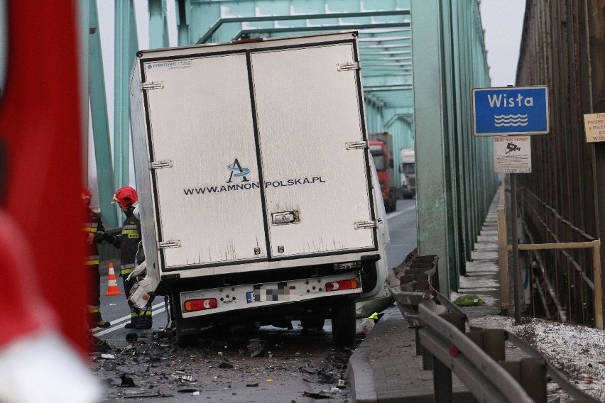 Zderzenie busa z ciężarówką na krajowej trasie w Nagnajowie. Są ranni