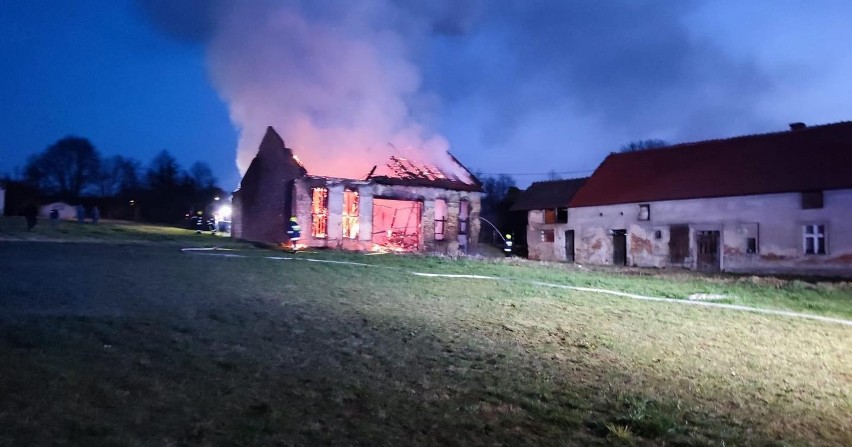 Pożar stodoły w łanach (w gminie Cisek).