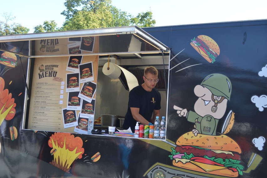 Pod CH Pogorię w Dąbrowie Górniczej przyjechały food trucki....