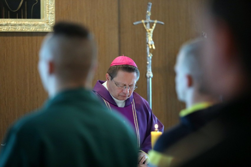 arcybiskup Grzegorz Ryś odprawił mszę dla osadzonych w...