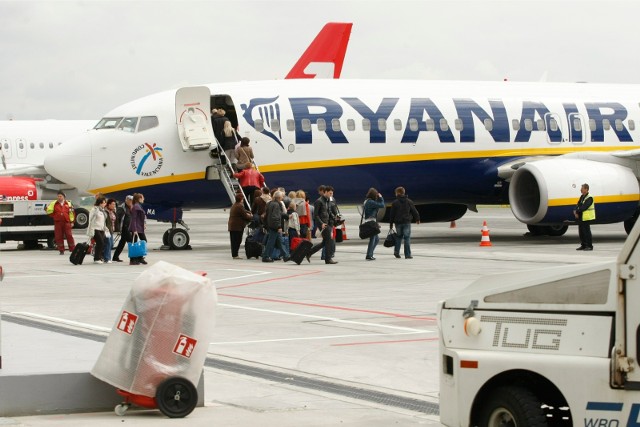 Samolot Ryanair na wrocławskim lotnisku.