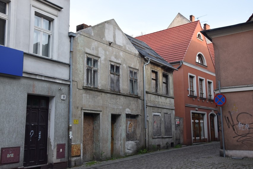 W ostatnich latach udało się wyburzyć np. pustostan przy ul....