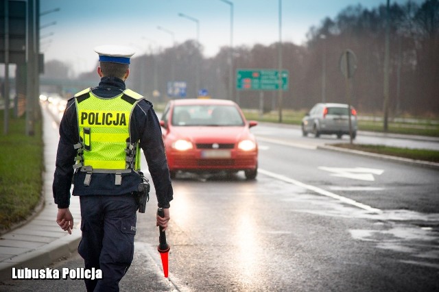 Podczas Świąt Bożego Narodzenia, a także w okresie noworocznym, priorytetem patroli ruchu drogowego była i będzie kontrola stanu trzeźwości kierujących