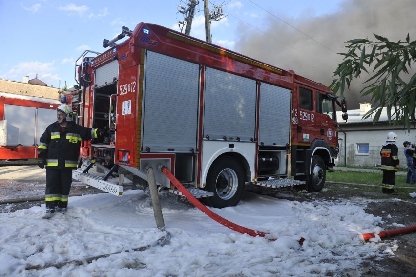 Strażacy dogaszają pożar w Markowej 