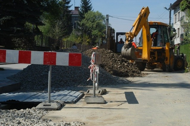 Modernizacja sieci kanalizacyjnej i wodociągowej wiąże się z utrudnieniami na drogach.
