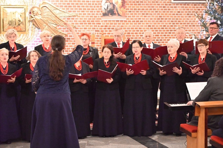 Anielski koncert kolęd i pastorałek w kościele księży Michalitów w Stalowej Woli. Zobacz zdjęcia