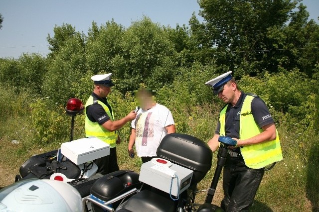 Policjanci kontrolując w weekend kierowców sprawdzali ich trzeźwość 