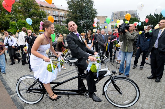 Szczecin: Ślub w plenerze kosztujeW 2010 roku Wanda i Tomasz wzięli ślub na rowerach. Ceremonia odbyła się na Różance.