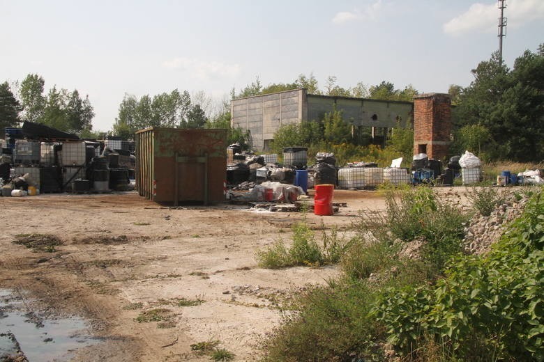 Składowisko odpadów chemicznych przy ulicy Perłowej w...