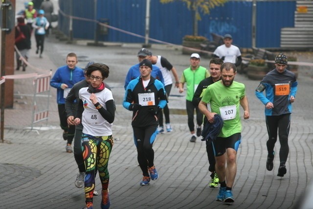 250 biegaczy na starcie Półmaratonu w Wodzisławiu Śląskim [ZDJĘCIA]