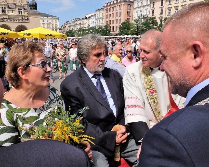 Cudowna Moc Bukietów w święto Matki Możej Zielnej na Małym Rynku w Krakowie