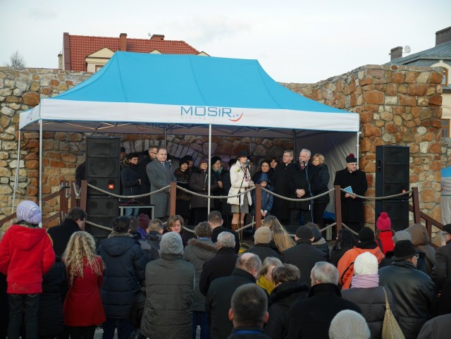 Rok 2014. Wtedy jeszcze była jedna wigilia, a poseł i burmistrz stali razem na jednej scenie